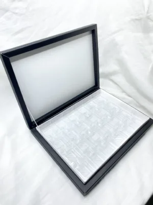 SİYAH 24'LÜ ÇİKOLATA KUTUSU 23X31 CM