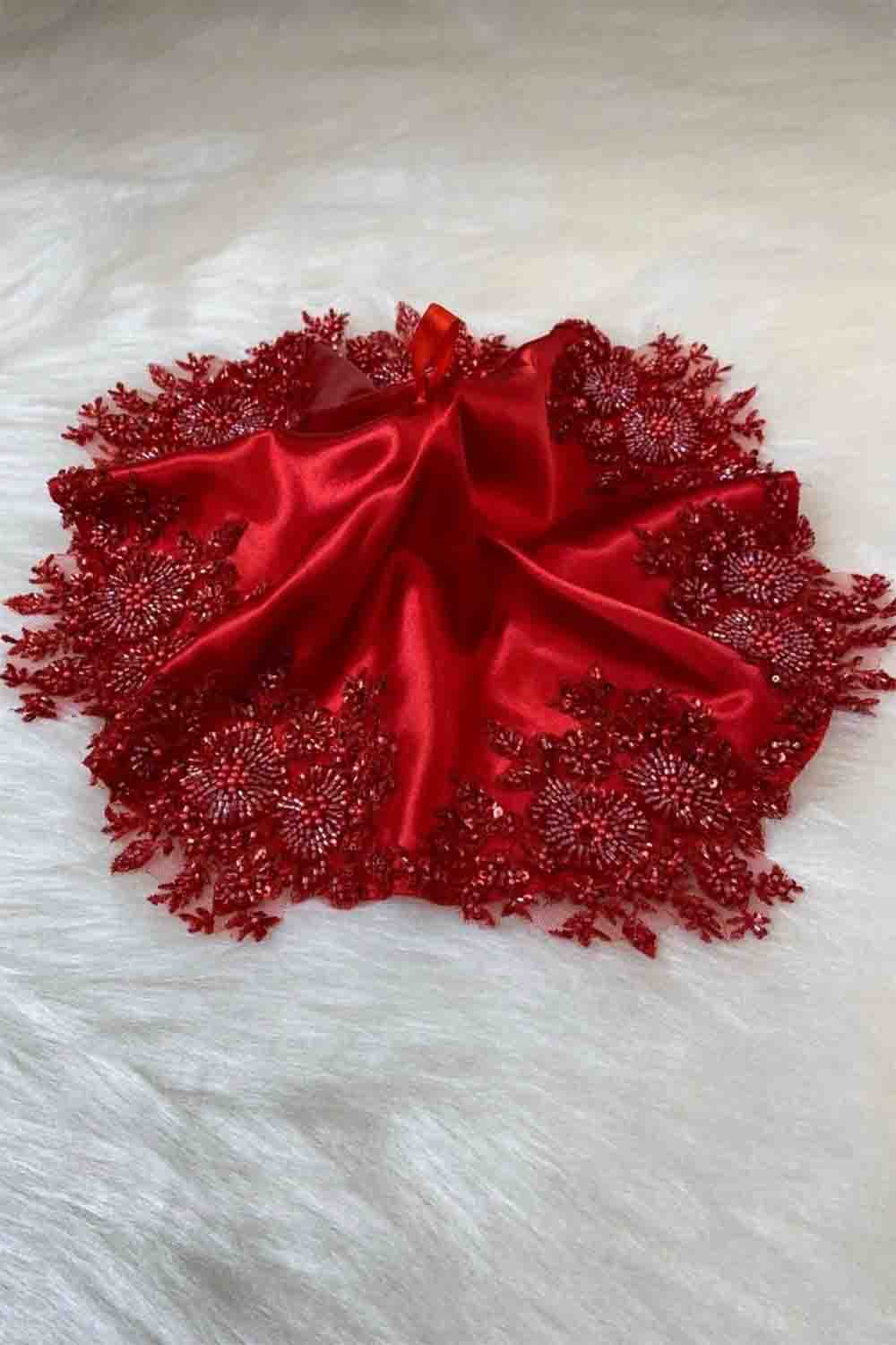 SATEN APLİKLİ KIRMIZI